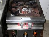 deux feux sur la cuisinière de la cuisine