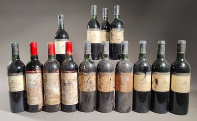 plusieurs bouteilles de vin sont alignées sur une table