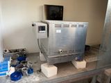 une photo d'une machine à café dans une cuisine