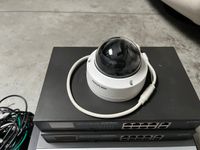 (d) Système de vidéosurveillance comprenant : (photo 3)