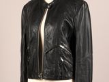 une veste en cuir noir sur un mannequin mannequin mannequin mannequin mannequin mannequin mannequin mannequin mannequin mannequin