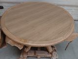a wooden table that is sitting on top of a pallet