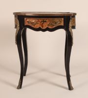 Table volante en bois noirci et marqueterie de type Boulle e…