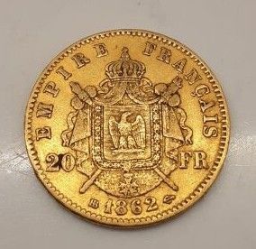 une pièce d'or ornée d'un blason