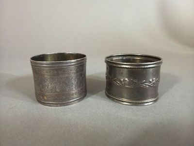 paire de porte-serviettes anciens en métal argenté