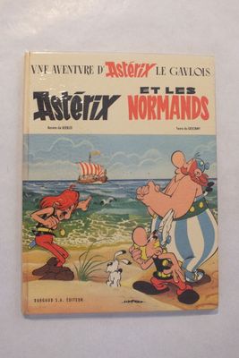 une vieille bande dessinée sur laquelle on voit un homme et un chien à la plage