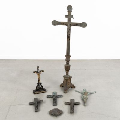 a lot of crosses on the floor next to each other