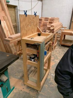 Ensemble artisanal, en bois composé de :