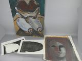 un tableau représentant une femme assise à côté d'une photo d'un homme