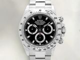 Montre Rolex avec cadran noir et bracelet argenté sur fond blanc