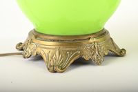 Paire de lampes en opaline verte, monture en bronze ciselé e… (photo 2)