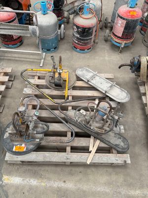 many different types of machines and equipment on the floor