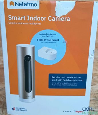 the box of the netatmo smart indoor camera sits on the floor