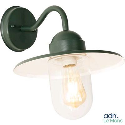 un gros plan d'une lampe fixée au mur