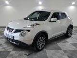 une photo d'un SUV Nissan Juke blanc garé dans un garage