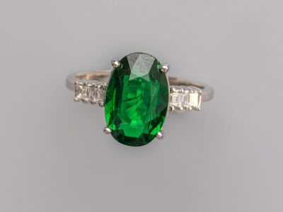 bague ovale en émeraude et diamant