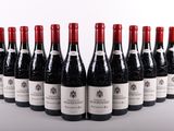 six bouteilles de vin rouge alignées sur une table