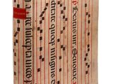 un vieux livre avec des inscriptions rouges et noires sur fond blanc