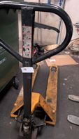 1 bennette galva, 1 transpalette 2200 Kg et 2 chariots en mé…