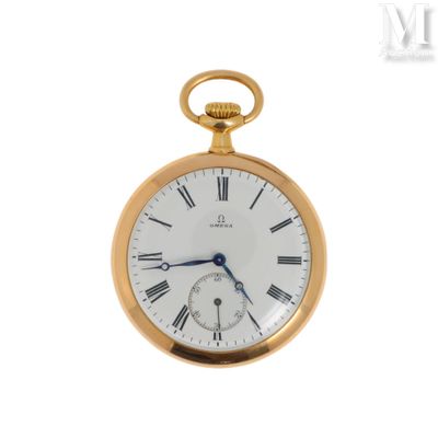 une montre de poche en or avec des chiffres romains sur le cadran