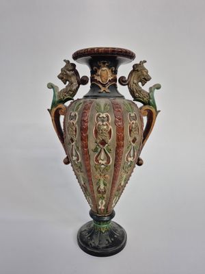 un vase très orné