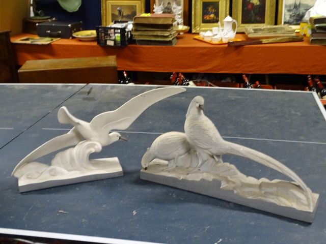 Deux sculptures en céramique granuleuse « mouette »(L / 62) et « ...