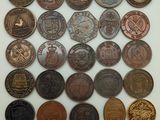 gros plan d'un paquet de pièces de monnaie posé sur une table