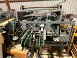 une machine qui se trouve à l'intérieur d'un bâtiment