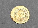 une image représentant une pièce d'or sur laquelle figure le portrait d'un homme
