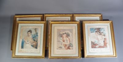quatre photos de femmes dans des cadres dorés accrochés au mur