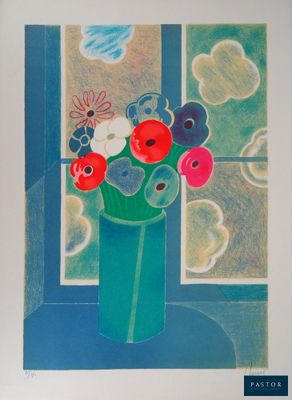 une image représentant un tableau de fleurs dans un vase, devant une fenêtre