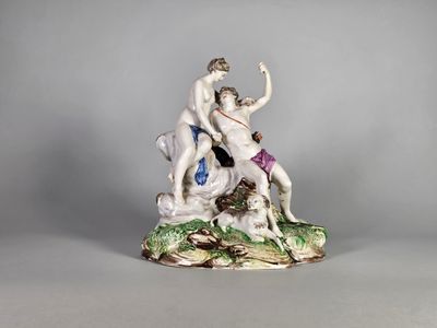 une image représentant une figurine d'un homme et d'une femme assis sur un rocher