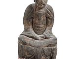 une image représentant une statue de Bouddha assis sur un socle en bois