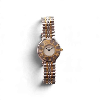 une image d'une montre de poignet de femme avec des chiffres romains