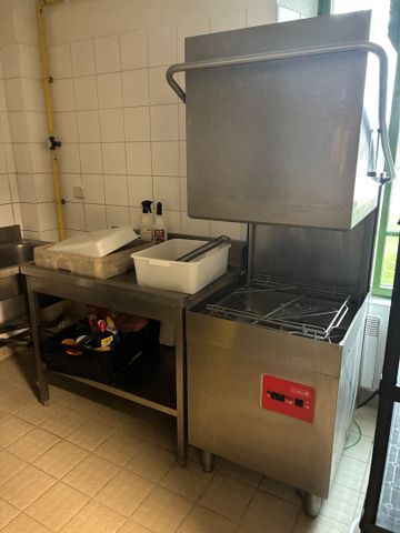 Lave-vaisselle à capot tout inox GASTRO M avec table d’entrée tou...
