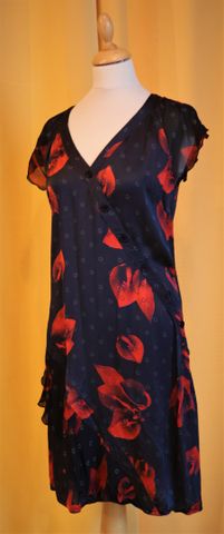 KARL LAGERFELD – Robe d’été noir à fleurs rouges agrémentée d’un ...