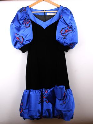 GIVENCHY Nouvelle boutique. Robe de cocktail midi, vers 1980…