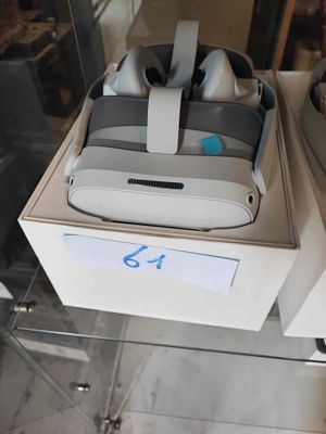 une boîte contenant une paire de chaussures
