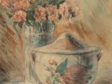 un tableau représentant des fleurs dans un vase et un bol posés sur une table