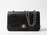 Sac Chanel moyen à rabat en cuir d'agneau matelassé noir
