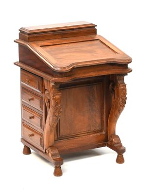 une image représentant un bureau en bois muni de tiroirs
