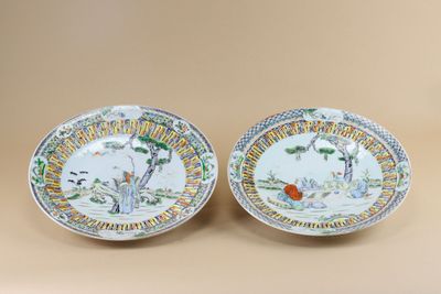 paire d'assiettes de la famille chinoise avec oiseaux et fleurs
