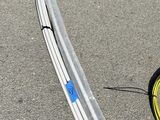 un petit chariot muni d'un tuyau et auquel est raccordé un tuyau