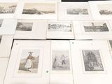 beaucoup de vieilles photos sur la table