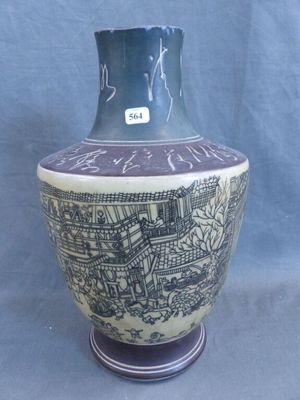 CHINE - Vase balustre en grès orné d'une ville animée entre …