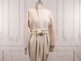 une image d'une robe sur un mannequin