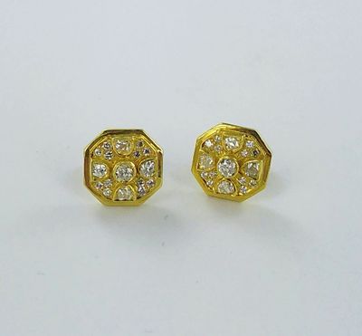 paire de boucles d'oreilles à clous en diamant, en or jaune 18 carats
