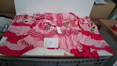 Lot de 47 robes enfants , différents coloris, différentes ta…