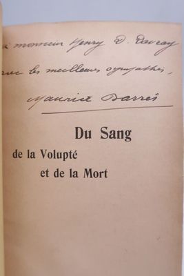 un livre avec l'image d'un homme dessus