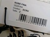 a label on a piece of clothing that says robe fina